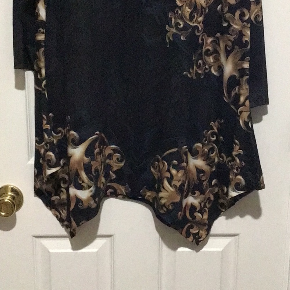 Tunic. With shark bite hem & gold bling - Picture 3 of 4